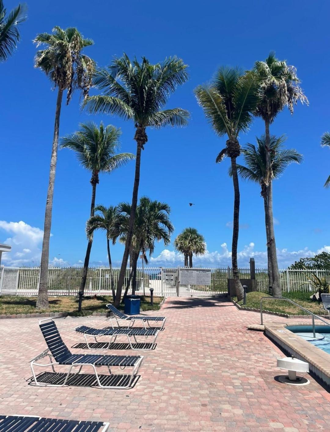 Oceanfront Studio Miami Beach Apartment Exterior photo