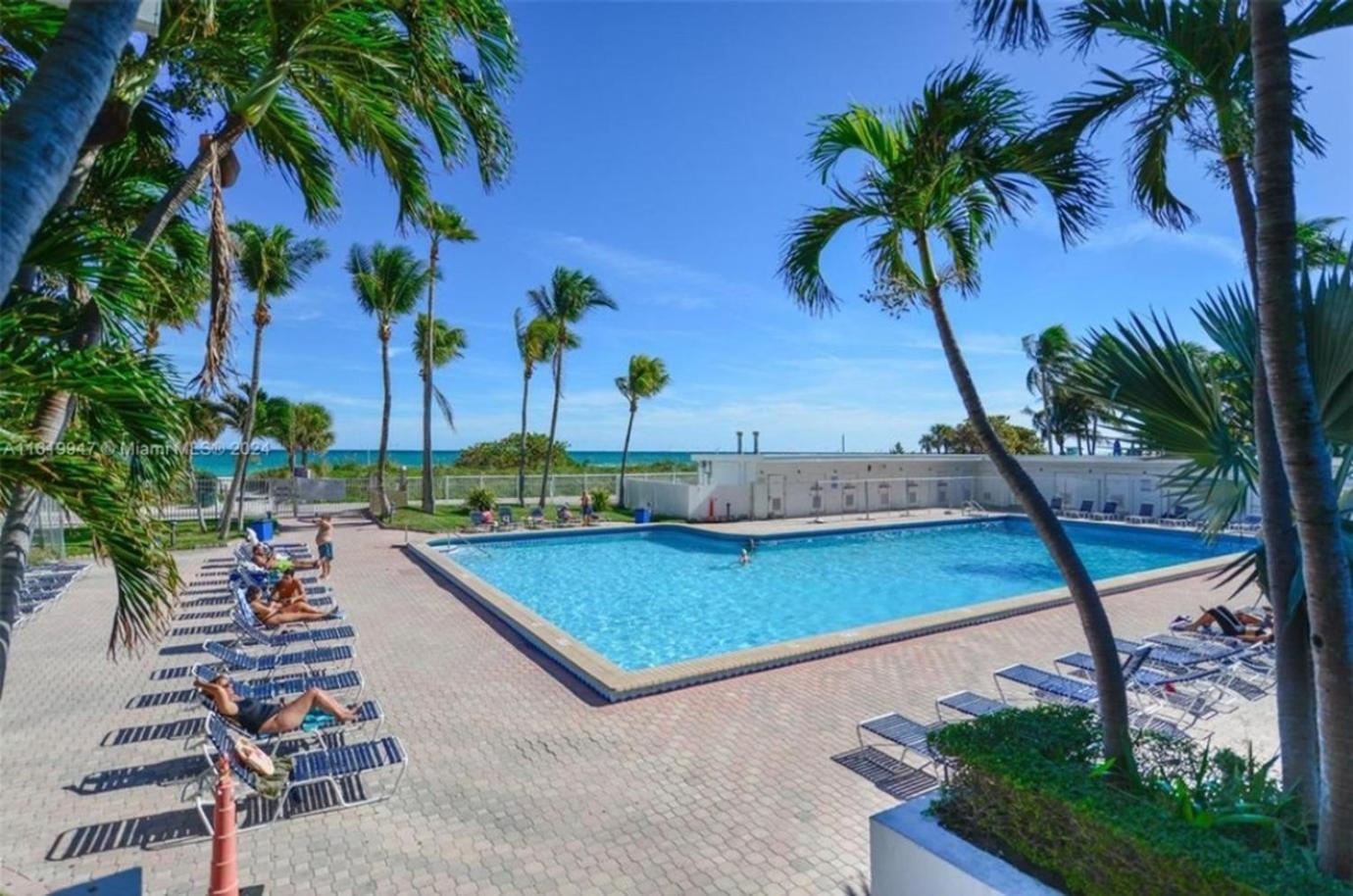 Oceanfront Studio Miami Beach Apartment Exterior photo